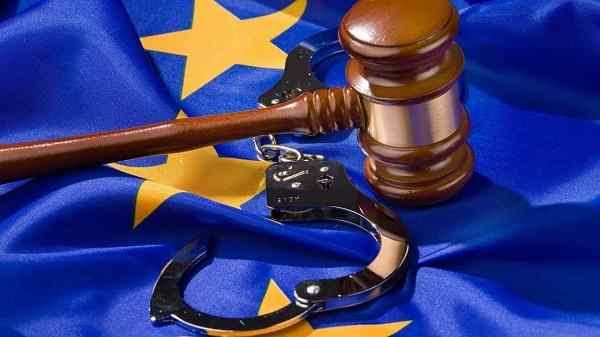 The European Arrest Warrant: the executing court no longer weighs the indicia
